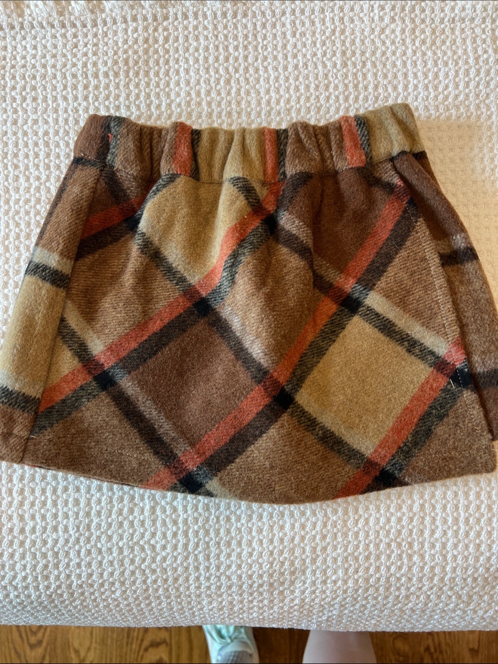 Girls Plaid Elastic-Waist Mini Skirt in Brown and Tan